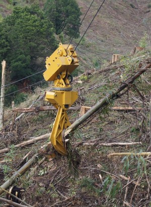 The hydraulic based hauler grapple