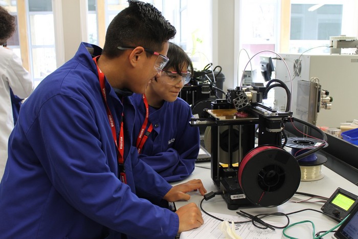 boys high students 3d printing