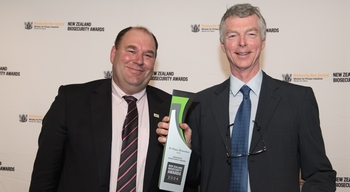 Biosecurity Minister Andrew Hoggard with the Minister's Biosecurity Award winner Dr Brian Richardson.